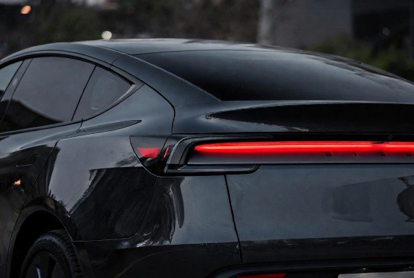 BYD Han EV rear lighting design and safety features
