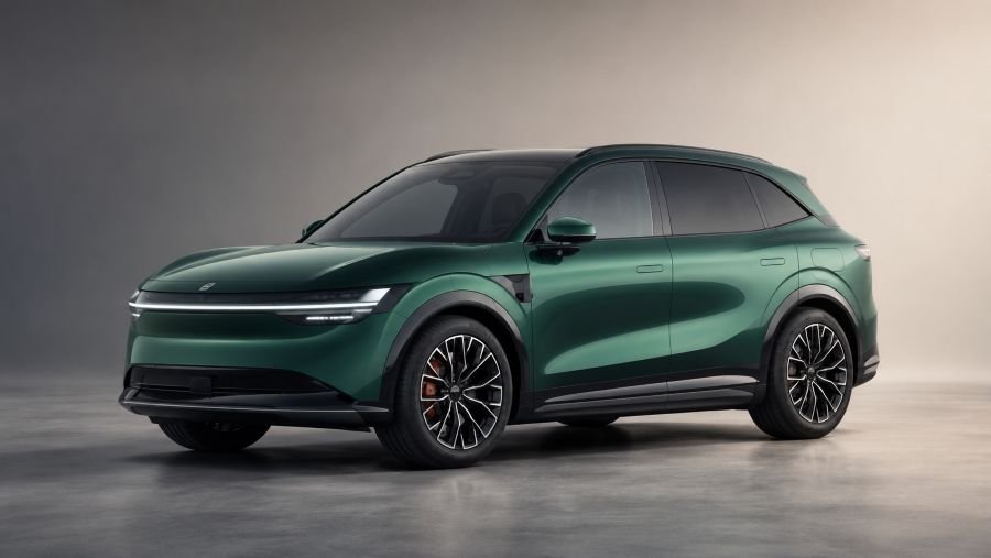 Zeekr 7X 2026 premium electric SUV front three-quarter view